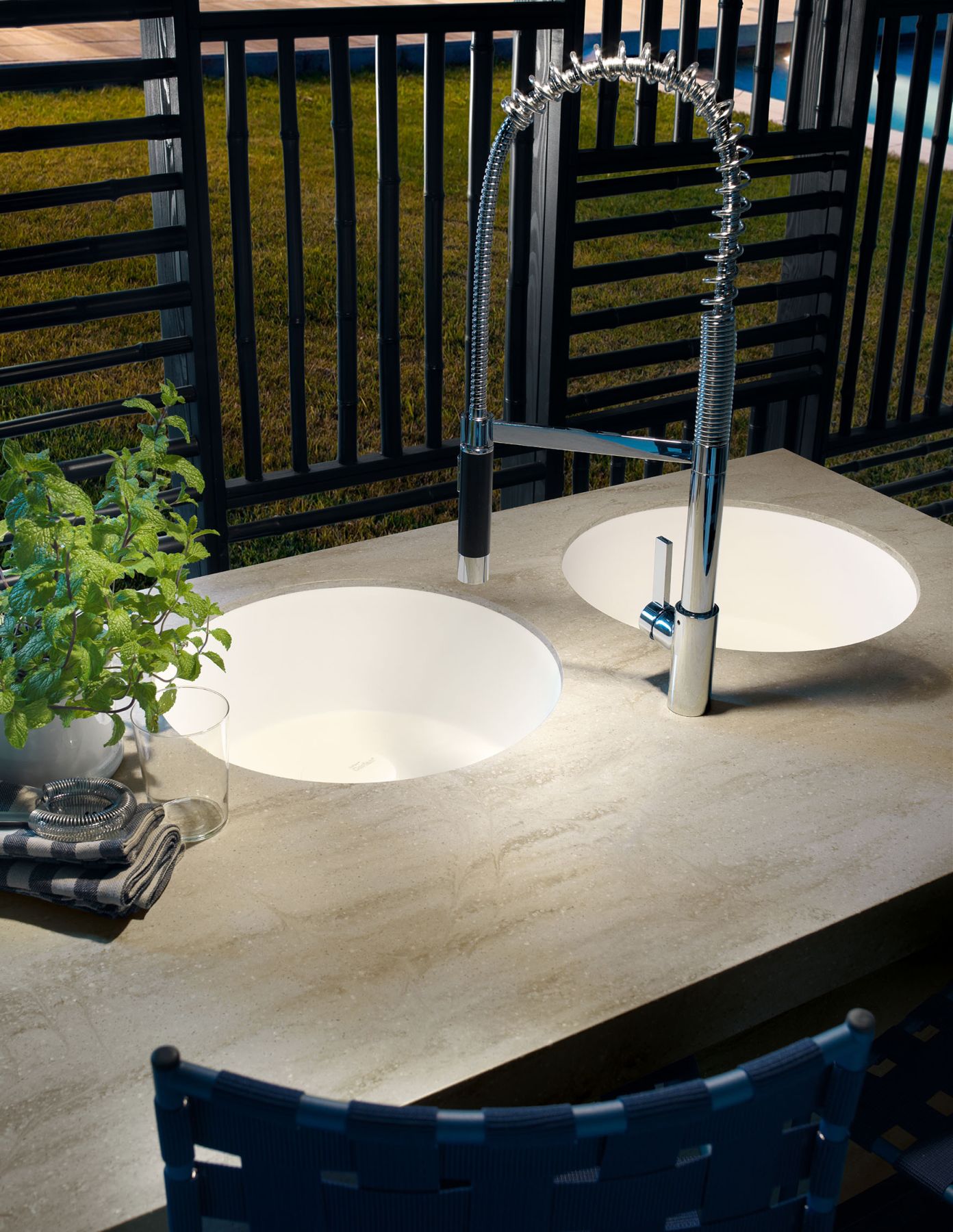 sites/corian.es/IMG/jpg/kitchen-surface-outdoor-charm-02.jpg